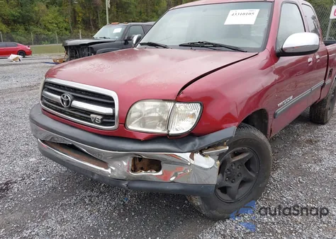 2000 Toyota Tundra Sr5 V8 z USA, uszkodzony, nr VIN 5TBBT4415YS029568